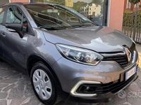 Usado Renault Captur 90 CV (66 kW) 2019 Gris SUV