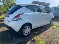 Usata Lancia Ypsilon Gold 69 CV (50 kW) 2015 Bianco Utilitaria