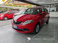 Usata Lancia Ypsilon Silver 95 CV (69 kW) 2017 Rosso Utilitaria