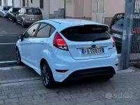 Usata Ford Fiesta ST-Line 75 CV (55 kW) 2017 Bianco Utilitaria