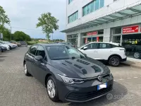 Usata VW Golf VIII Life 110 CV (80 kW) 2022 Urano grey Berlina