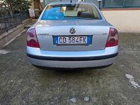 Usata VW Passat 101 CV (74 kW) 2002 Grigio Berlina