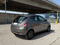 Usata Lancia Ypsilon 69 CV (50 kW) 2022 Grigio Utilitaria