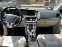 Usata Volvo V40 Ocean Race 150 CV (110 kW) 2016 Blu Berlina