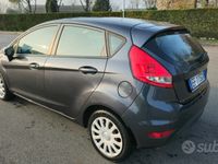 Usata Ford Fiesta 96 CV (70 kW) 2010 Grigio Utilitaria