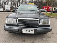 Usata Mercedes E200 Elegance 136 CV (100 kW) 1995 Grigio Berlina