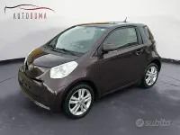 Usata Toyota iQ Style 98 CV (72 kW) 2013 Rosso Utilitaria