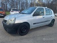 Usata Renault Clio II 65 CV (47 kW) 2004 Grigio Berlina