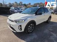 Usado Kia Stonic Style 120 CV (88 kW) 2021 Blanco SUV