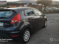 Usata Ford Fiesta 70 CV (51 kW) 2010 Grigio Berlina