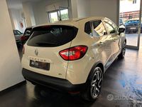 Usata Renault Captur Intens 90 CV (66 kW) 2015 Beige SUV