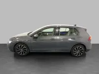 Usata VW Golf VIII Life 110 CV (80 kW) 2022 Dolphin grey metallizzato Berlina