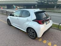 Usata Toyota Yaris Hybrid 105 CV (77 kW) 2021 Bianco Utilitaria