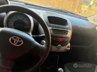 Usata Toyota Aygo 67 CV (49 kW) 2007 Grigio Utilitaria