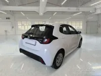 Usata Toyota Yaris Hybrid Business Edition 73 CV (53 kW) 2020 Bianco Berlina