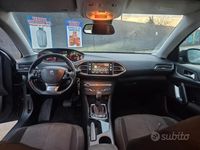 Usado Peugeot 308 102 CV (75 kW) 2018 Gris Berlina