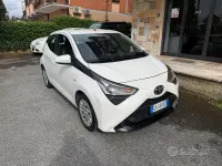 Usata Toyota Aygo Cool 72 CV (52 kW) 2020 Bianco Utilitaria