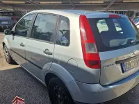Usata Ford Fiesta Ambiente 75 CV (55 kW) 2003 Grigio Utilitaria