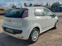Usata Fiat Grande Punto 75 CV (55 kW) 2011 Bianco Utilitaria