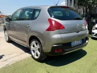 Usata Peugeot 3008 Premium 112 CV (82 kW) 2011 Grigio Station wagon