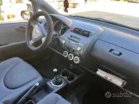 Usata Honda Jazz 78 CV (57 kW) 2007 Grigio Utilitaria