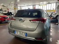 Usata Toyota Auris Hybrid Lounge 99 CV (72 kW) 2016 Grigio Berlina