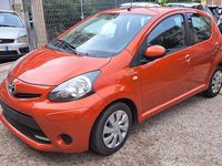 Usata Toyota Aygo Connect Style 67 CV (49 kW) 2013 Arancione Utilitaria