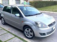 Usata Ford Fiesta Titanium 68 CV (50 kW) 2005 Argento Utilitaria