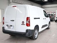 Usata Fiat Doblò 131 CV (96 kW) 2023 Bianco Monovolume