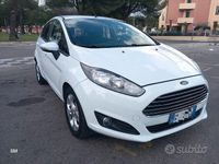 Usata Ford Fiesta 97 CV (71 kW) 2014 Bianco Utilitaria