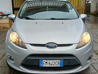Occasion Ford Fiesta 97 ch (71 kW) 2012 Gris Citadine