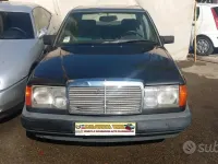 Usata Mercedes 190 105 CV (77 kW) 1988 Grigio Berlina