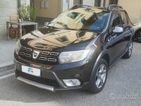 Usata Dacia Sandero Stepway 90 CV (66 kW) 2017 Nero Berlina