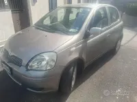 Usata Toyota Yaris 65 CV (47 kW) 2005 Grigio Berlina