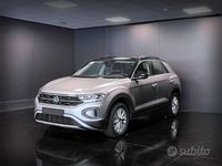Usata VW T-Roc Life 110 CV (80 kW) 2022 Argento SUV