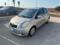 Usata Toyota Yaris Sol 90 CV (66 kW) 2010 Argento Berlina