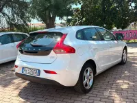 Usata Volvo V40 R-Design Momentum 120 CV (88 kW) 2017 Bianco Berlina
