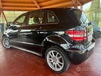 Usata Mercedes B180 109 CV (80 kW) 2011 Nero Monovolume