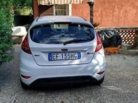 Usata Ford Fiesta 68 CV (50 kW) 2011 Bianco Utilitaria