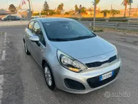Usata Kia Rio LX 85 CV (62 kW) 2013 Grigio Berlina