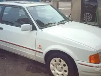 Usata Ford Escort 102 CV (75 kW) 1988 Bianco Berlina