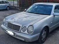 Usata Mercedes E200 Avantgarde 136 CV (100 kW) 1996 Argento Berlina