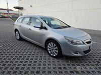 Usata Opel Astra 140 CV (102 kW) 2011 Argento Berlina