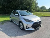 Usata Toyota Yaris Hybrid Business Edition 116 CV (85 kW) 2022 Grigio metallizzato chiaro Berlina