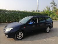 Begagnad Ford Focus 90 HK (66 kW) 2000 Blå Kombi