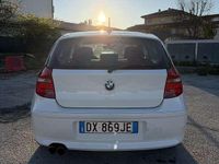 Usata BMW 116 122 CV (89 kW) 2009 Bianco Utilitaria
