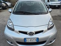 Usata Toyota Aygo Connect Style 68 CV (50 kW) 2011 Argento Utilitaria