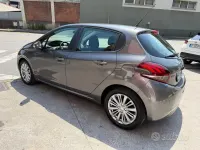 Usata Peugeot 208 Allure 82 CV (60 kW) 2018 Grigio Utilitaria