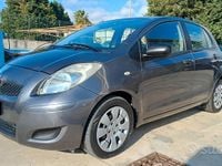 Usata Toyota Yaris Sol 90 CV (66 kW) 2009 Grigio Utilitaria
