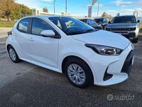 Usata Toyota Yaris Hybrid Active 92 CV (67 kW) 2025 Bianco Berlina